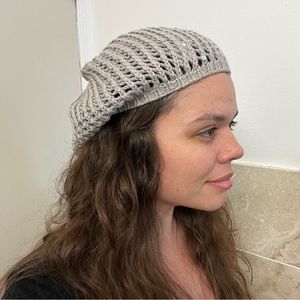 Slouchy gray knit beret with sequins one size